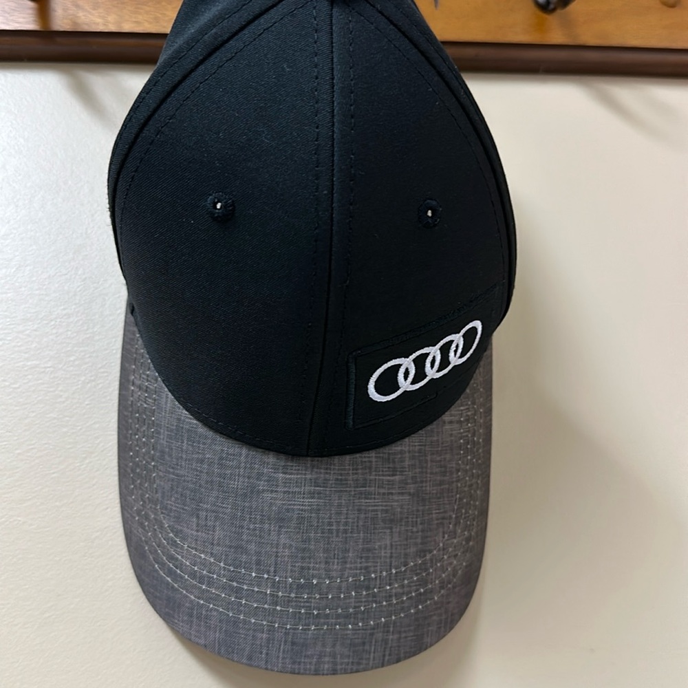 Audi hat